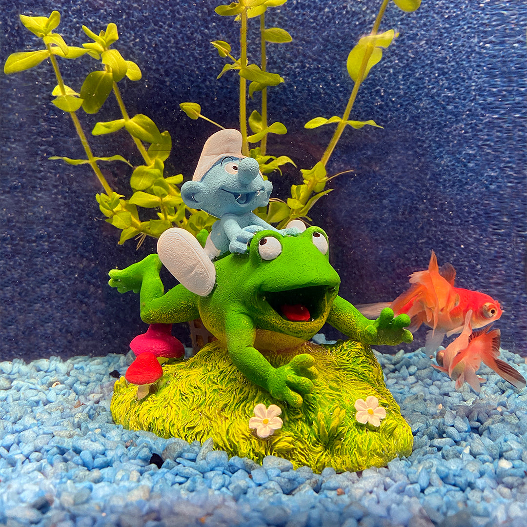Schlumpf auf Frosch - Deko-Figur